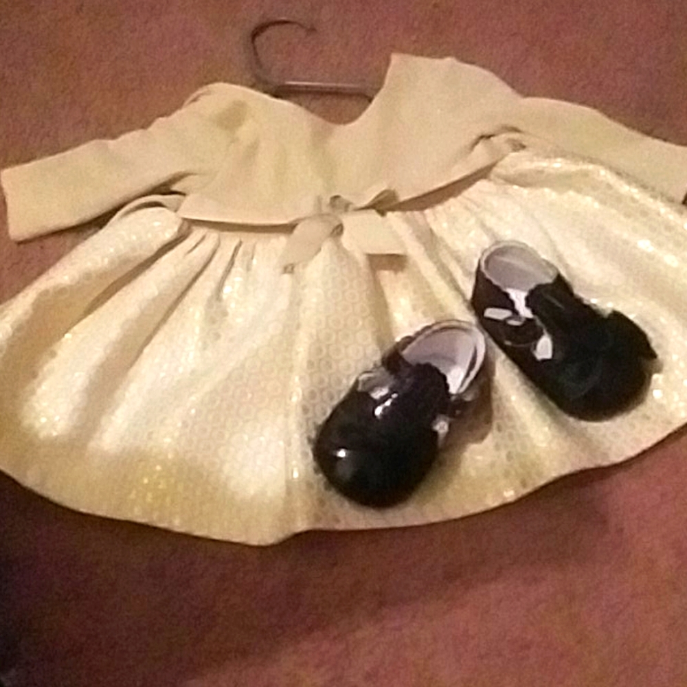 🌟 Gold Long Sleeve Dress with New Black Shoes🌟